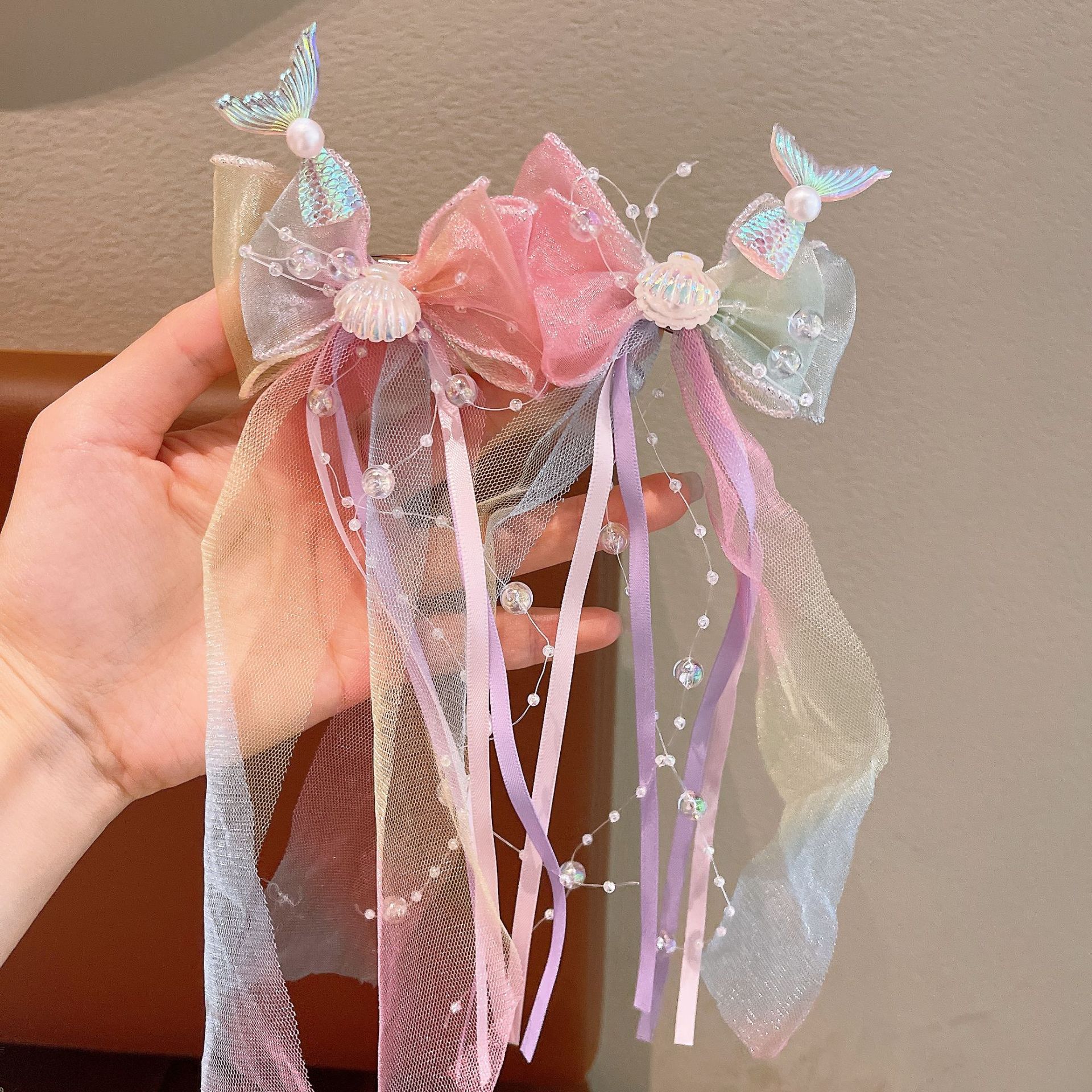 Children's shell fish tail clip, little girl's super fairy-like bow ribbon braided hair clip, Elsa Princess Mermaid headwear Application Scenario