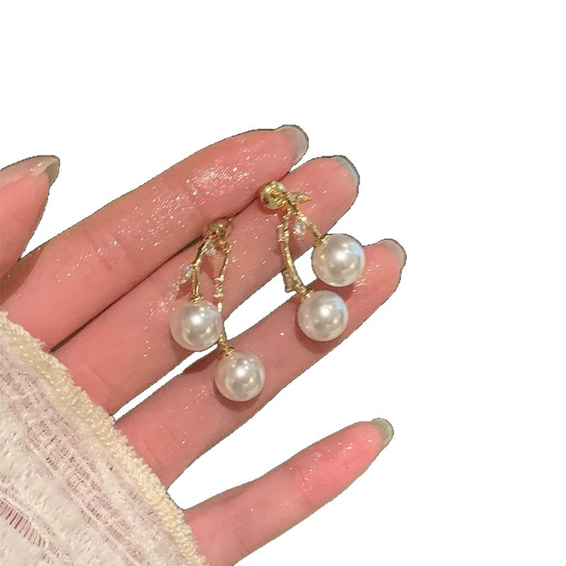 Light luxury and socialite style cross-zirconia pearl stud earrings 2025 New style, trendy and versatile high-end earrings and earrings for women Item Picture