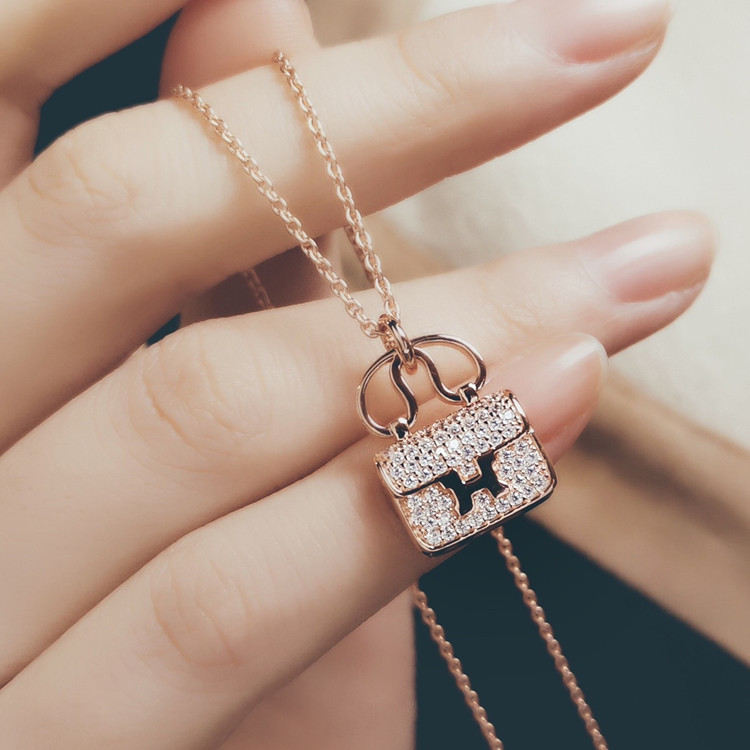Korean-style light luxury H-letter bag, full diamond pendant necklace, women's Instagram trendy style collarbone chain, high-end feel, Internet celebrity necklace Application Scenario