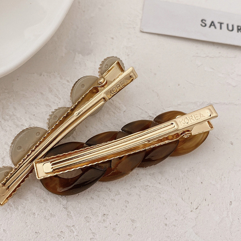 Retro chain pearl hair clips, top clips, side clips, popular bangs clips, Korean hair accessories for girls Application Scenario