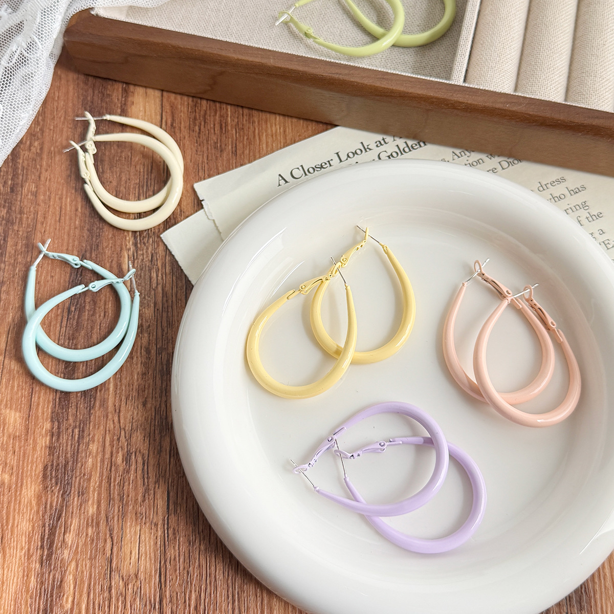 Dopamine Oval teardrop ear rings 2025 New bestseller Sweet and fashionable earrings, simple and fresh earrings for women full figure