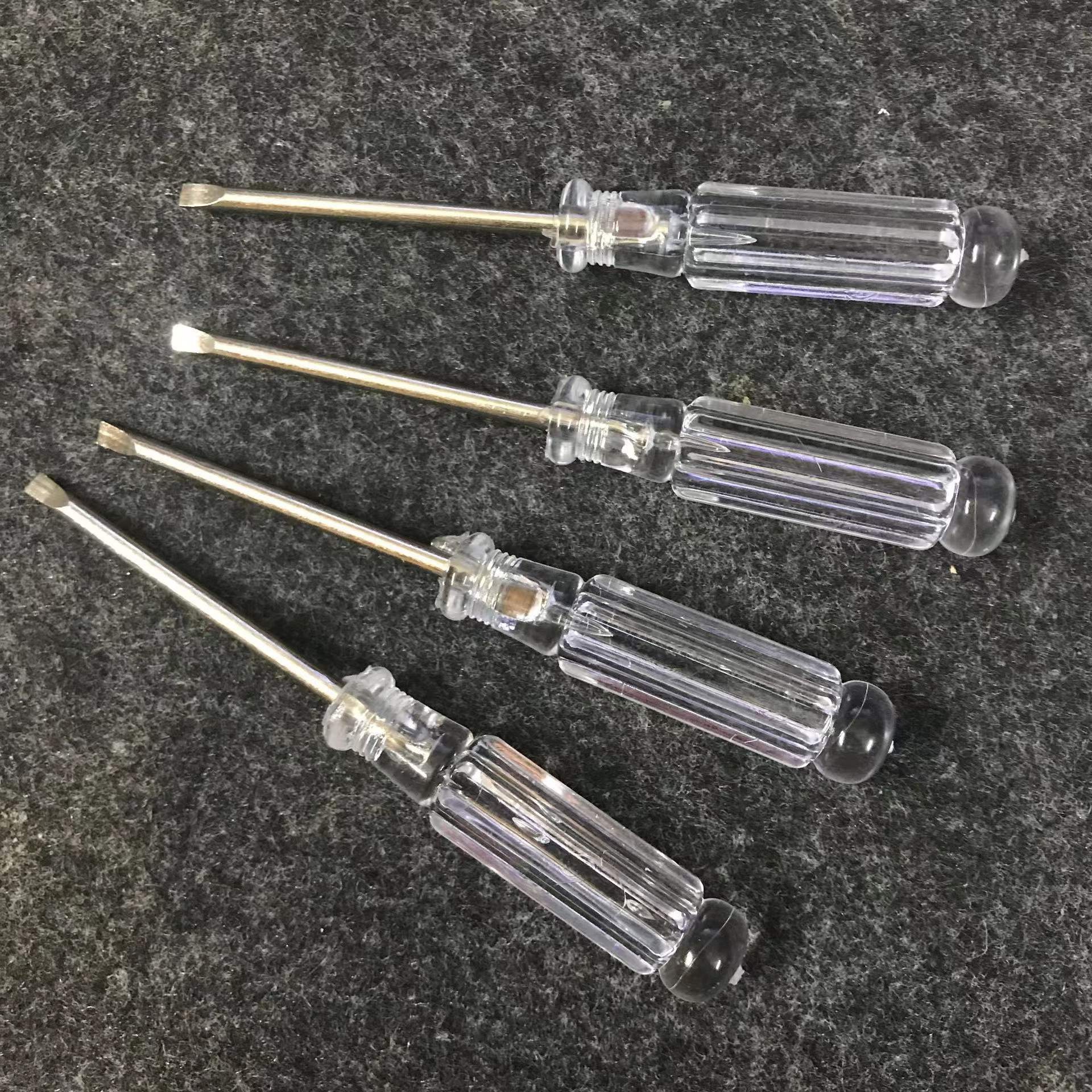 Crystal screwdriver, transparent 3MM/2.5MM cross-head screwdriver, toy, battery box, gift Application Scenario