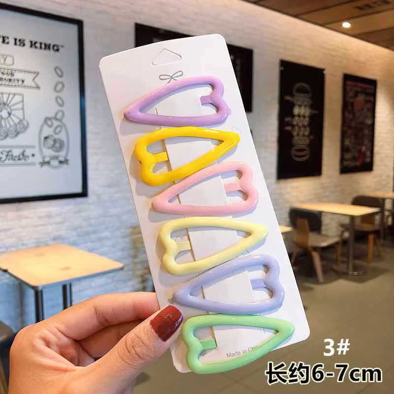 Korean macaron heart-shaped baked paint hair clips, bb clips, large clips, candy-colored glossy triangular star bangs hair clips Application Scenario