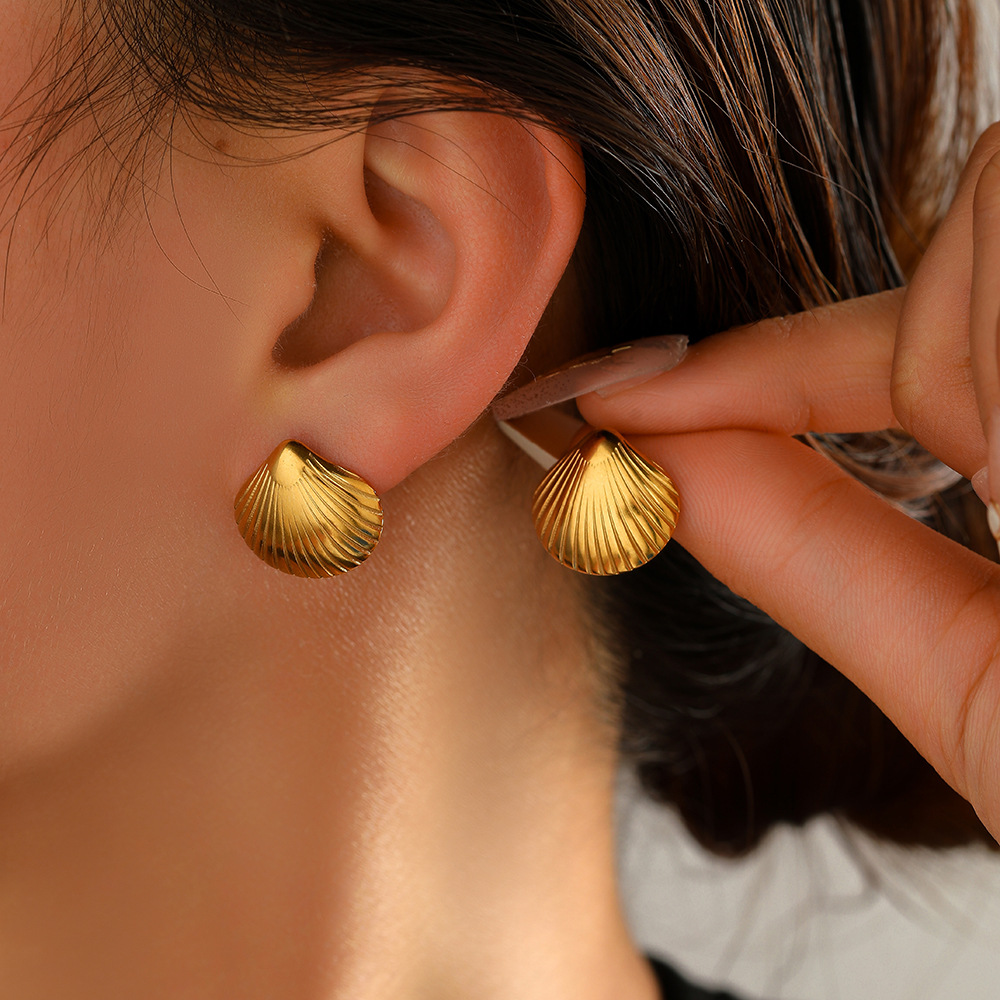 Instags-style European and American titanium steel plated with 18k gold water drop texture spiral stud earrings, asymmetrical color-preserving stainless steel earrings for women details Picture