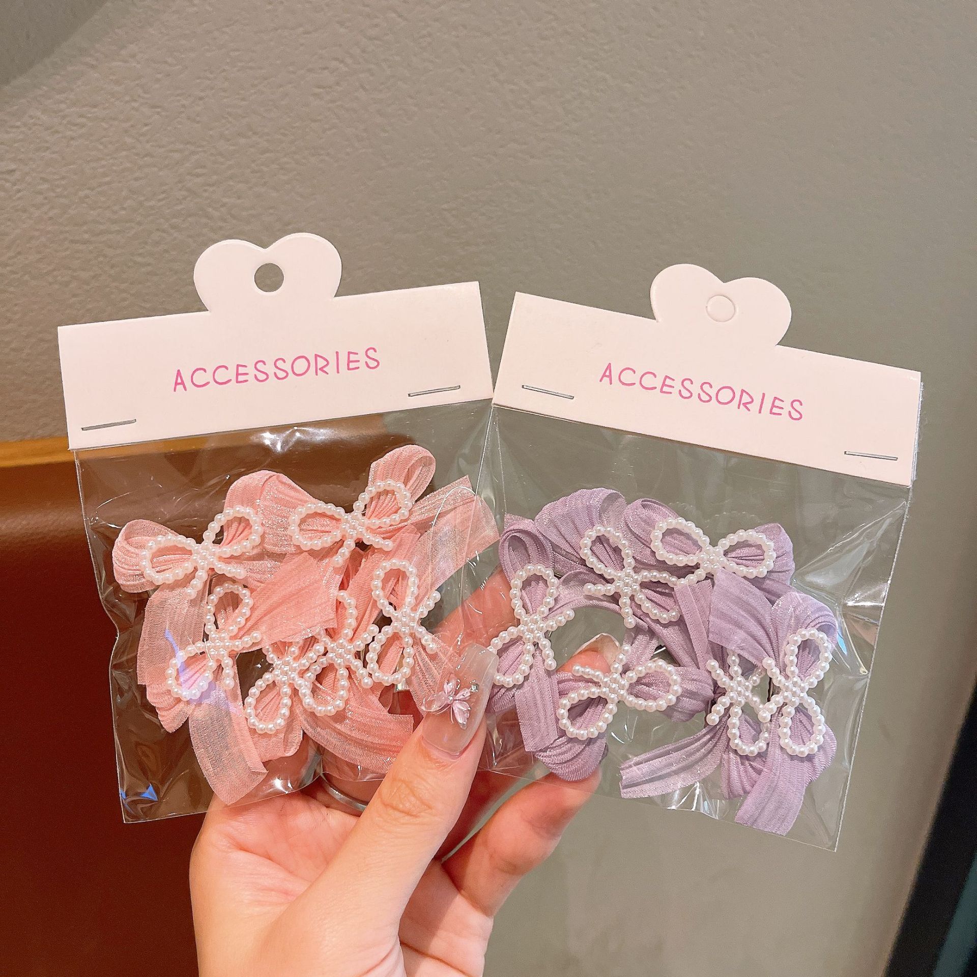 New blue checkered lace trim pearl rhinestone hair clips, children's hair clips, sweet and versatile hair accessories for girls, hair clips Application Scenario