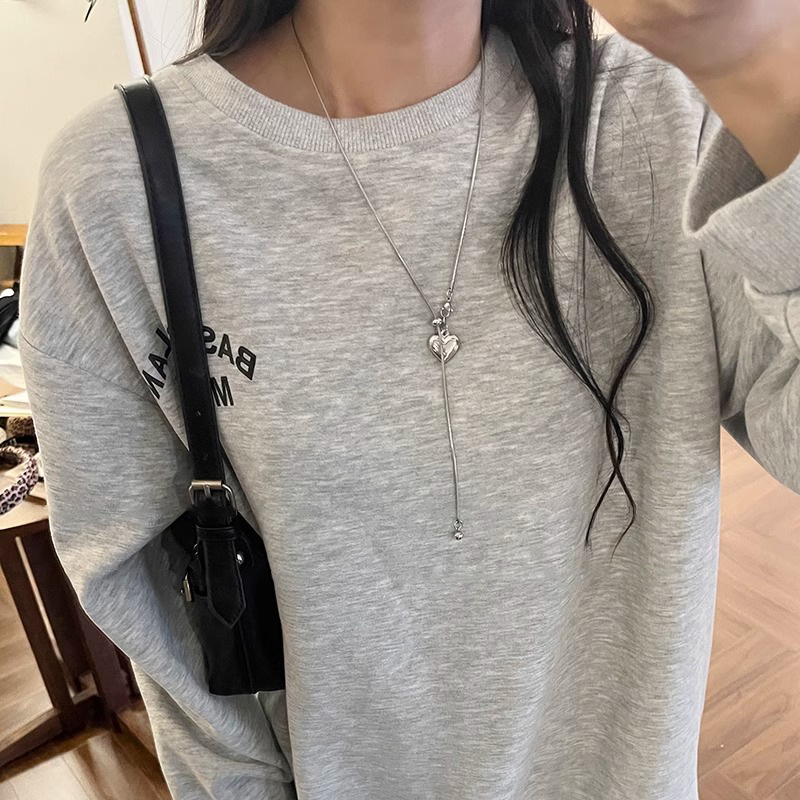 Minimalist silver heart-shaped pendant necklace for women's spring and summer, a light luxury titanium steel pull-out long hoodie chain accessory Application Scenario