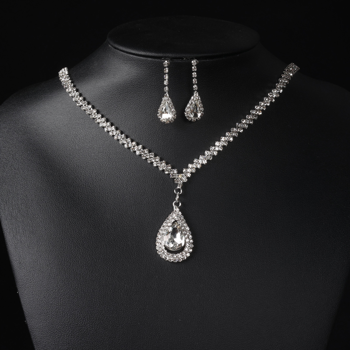 Korean-style fashionable and elegant sparkling diamond luxurious water drop bride set, bride accessories necklace earrings set N5644 details Picture