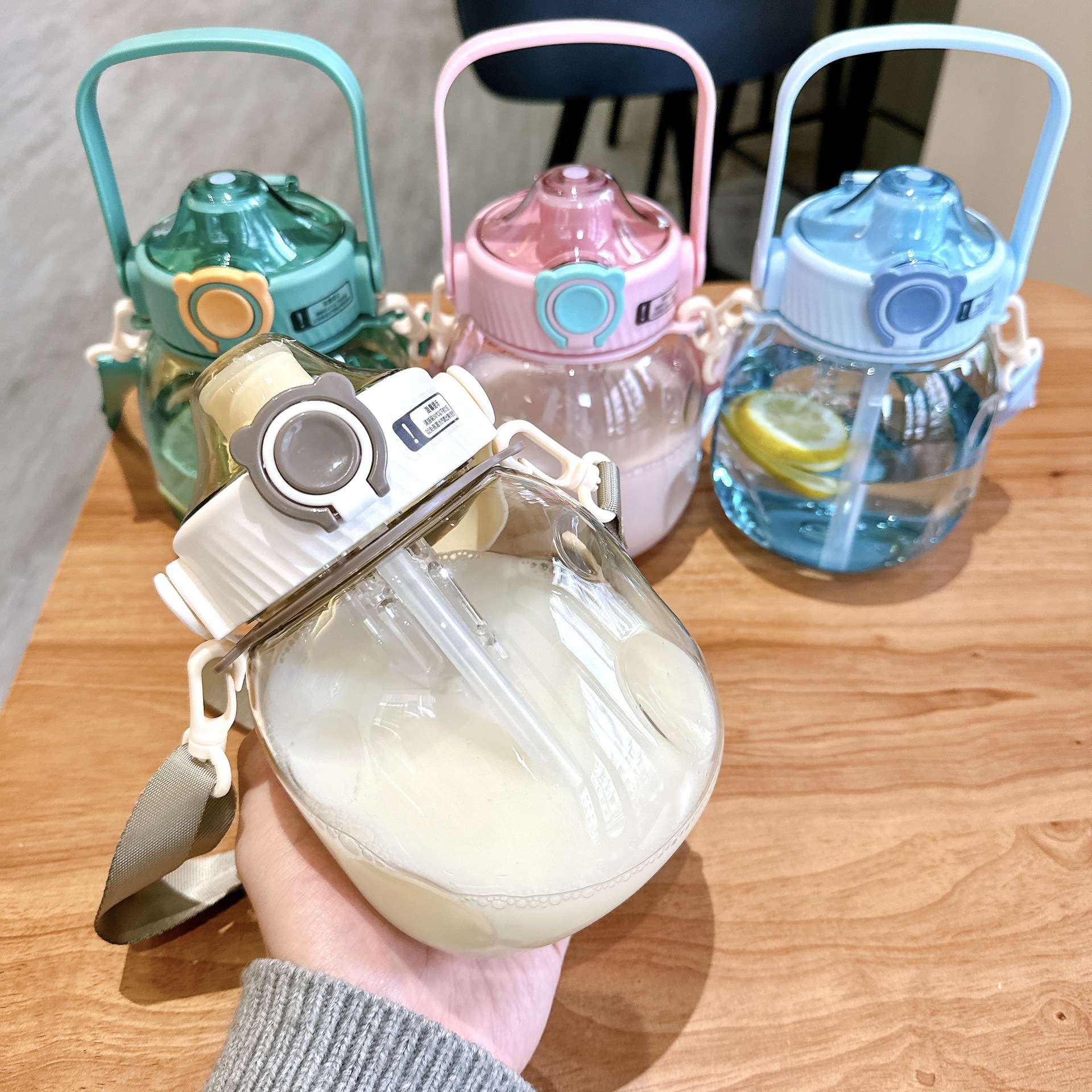 Simple large-bellied cup with tea holder, portable summer student straw cup, cute sticker, hand-held large-capacity plastic water bottle Specification drawing