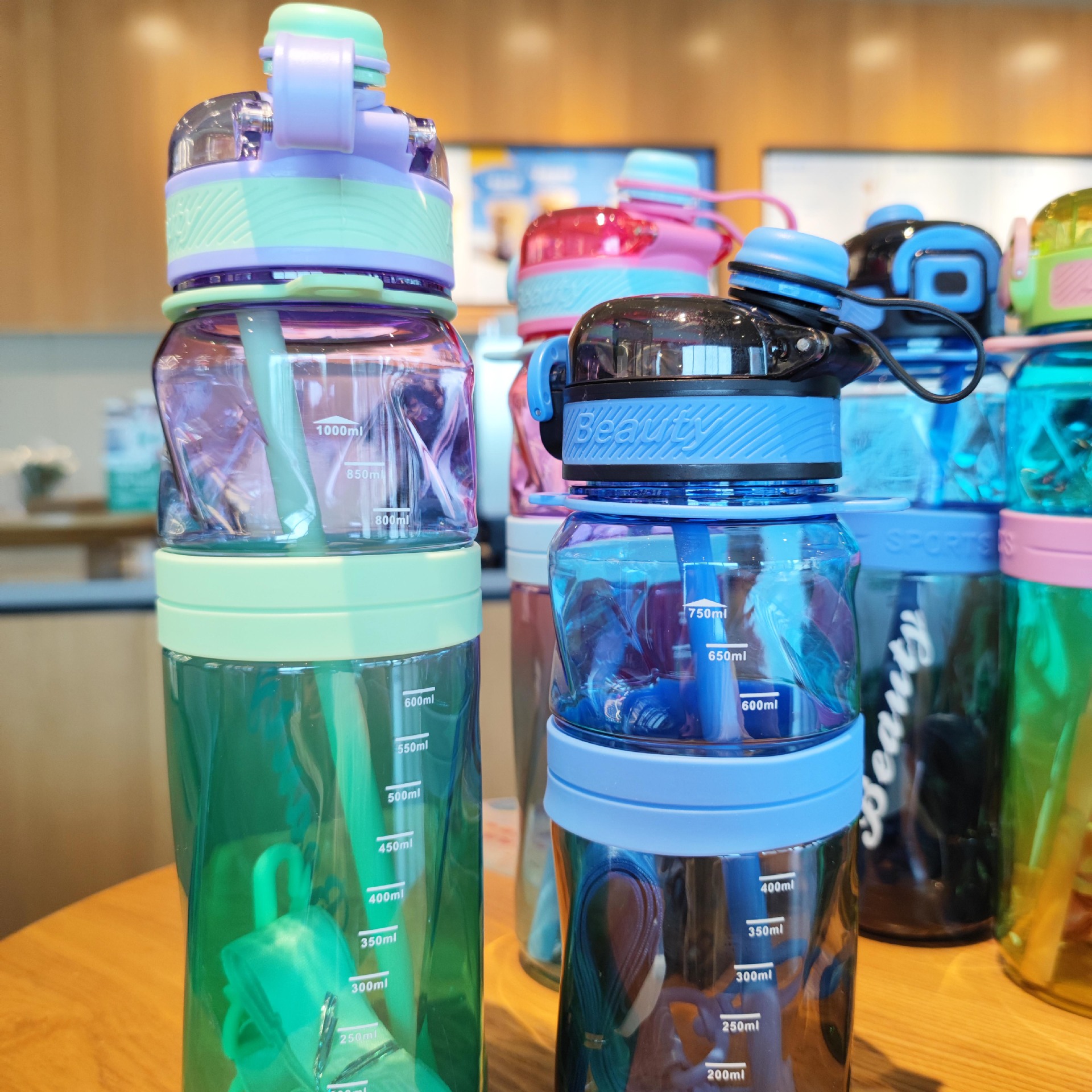 High appearance level, colorful double-drinking plastic water cup, portable shoulder strap, outdoor sports and leisure water bottle, adult student straw cup Application Scenario