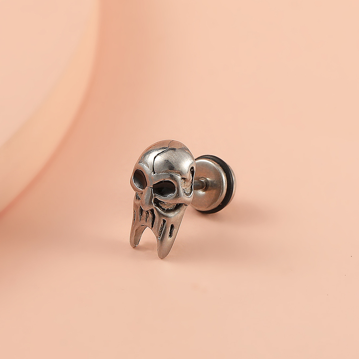Gothic retro skull stud earrings, European and American fashion street stainless steel piercing accessories, trendy for both men and women Application Scenario