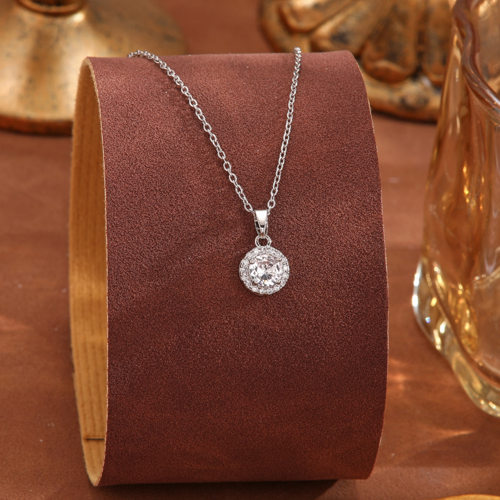 Korean fashionable titanium steel necklace, women's heart-shaped eight-pointed star pendant, versatile necklace, simple and elegant, ins style collarbone chain Specification drawing