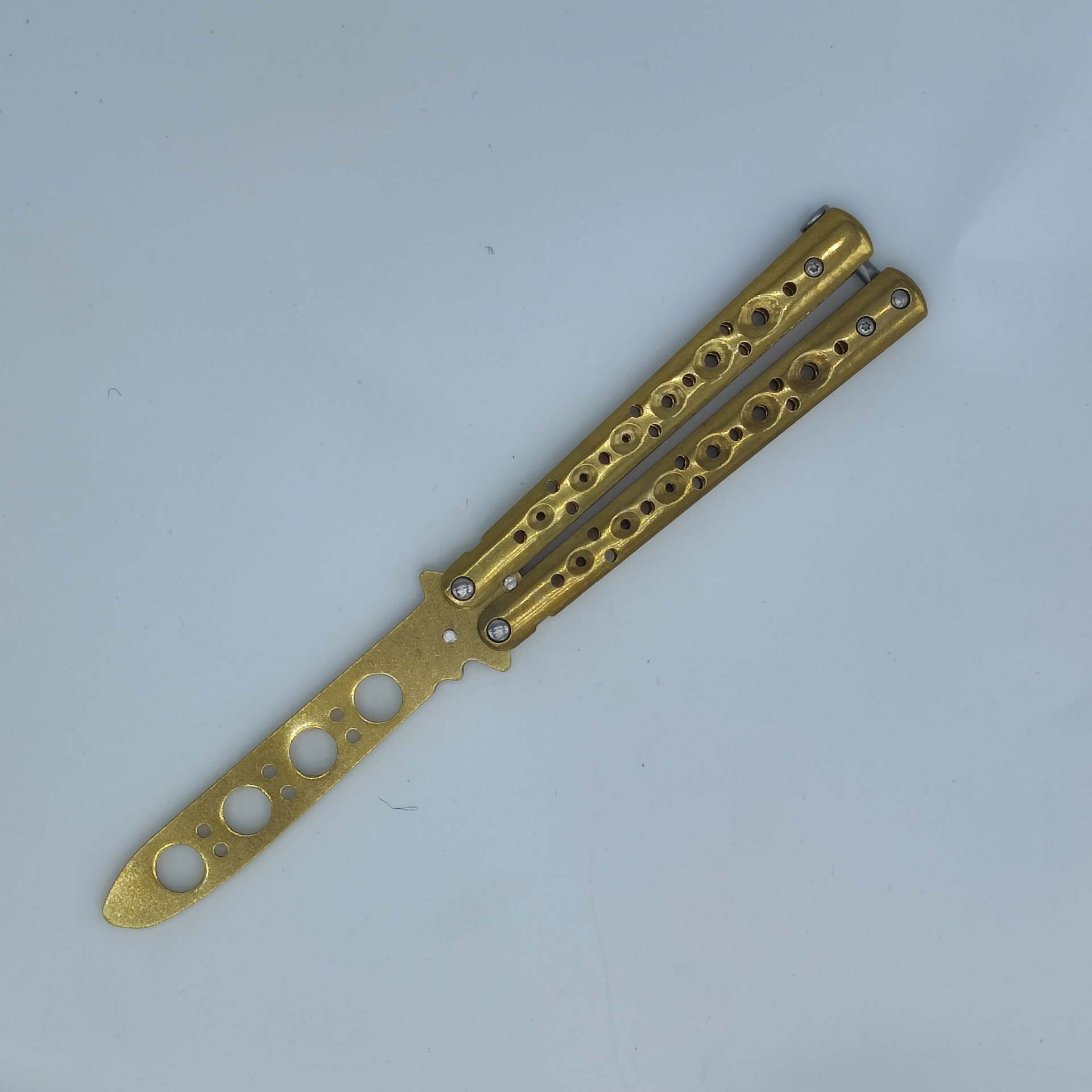 Butterfly knives are a beginner-level practice for CSGO beginners. They are maintenance-free, breakable, portable for outdoor self-defense, made of all-steel, and have no sharp edges undefined