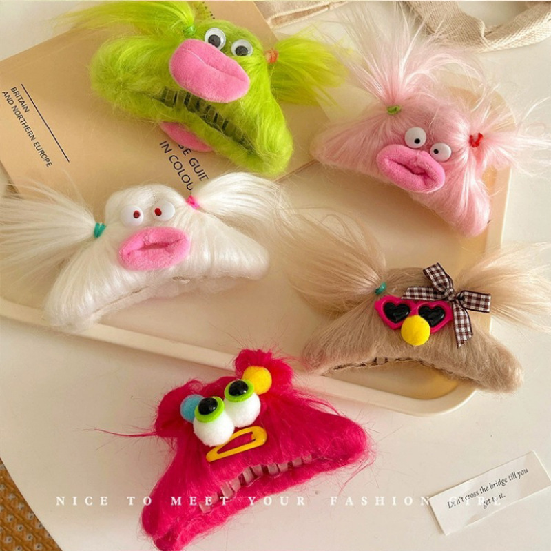 Bizarre, cute and cute doll hair band, colorful dopamine BB clip for women, 2023 new style shark clip headwear at the back of the head Application Scenario