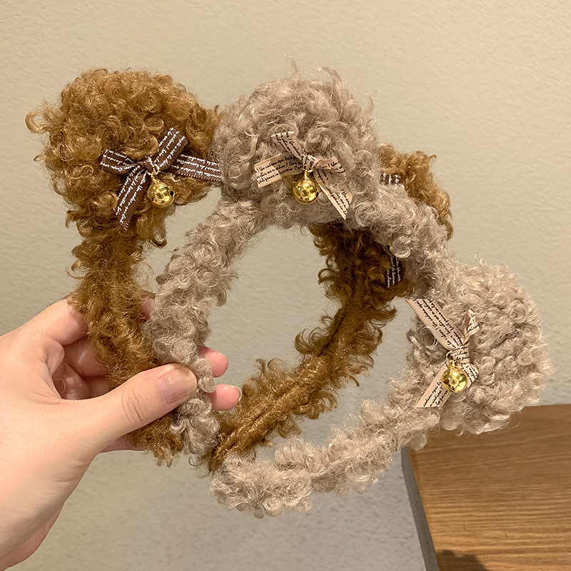 The plush bear bell headband for autumn and winter is versatile and cute for going out. It's a fairy forest-style headband and hair accessory details Picture