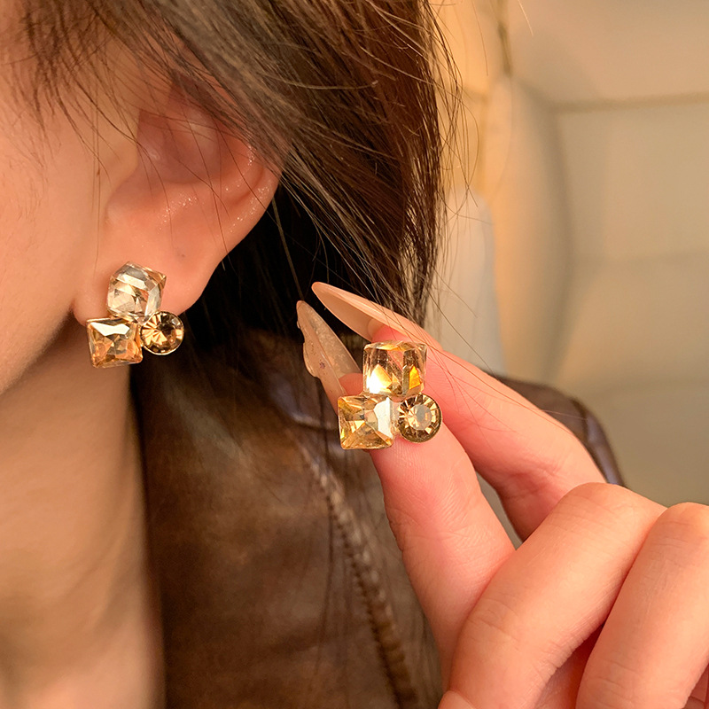 Gradient sugar stud earrings for women's autumn and winter, with a light luxury and high-end feel, unique Maillard S925 silver needle earrings wholesale details Picture