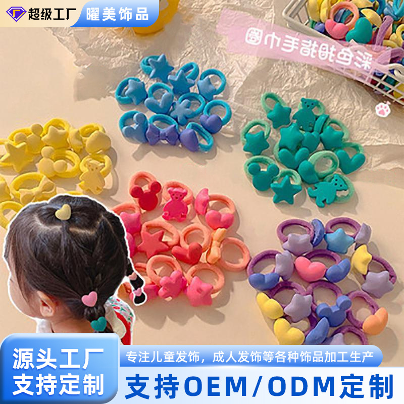 A cute little girl's thumb hair band, a hair tie for infants and toddlers, a high-elasticity hair band for children that won't damage their hair full figure