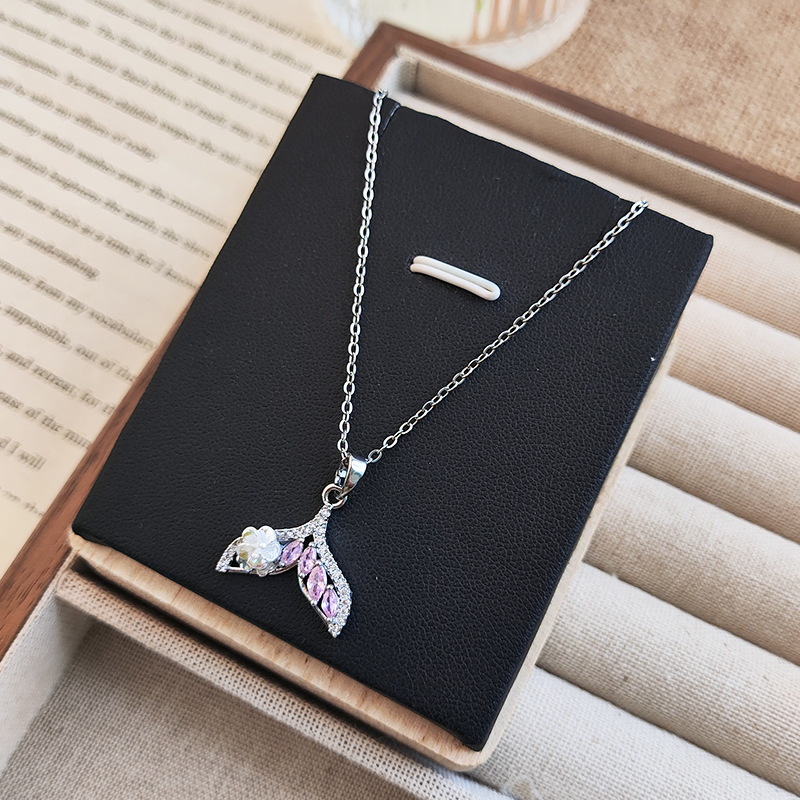 Korean sweet design style pink diamond small fish tail titanium steel necklace, fashionable and versatile for women, slightly inlaid zircon collarbone chain Specification drawing