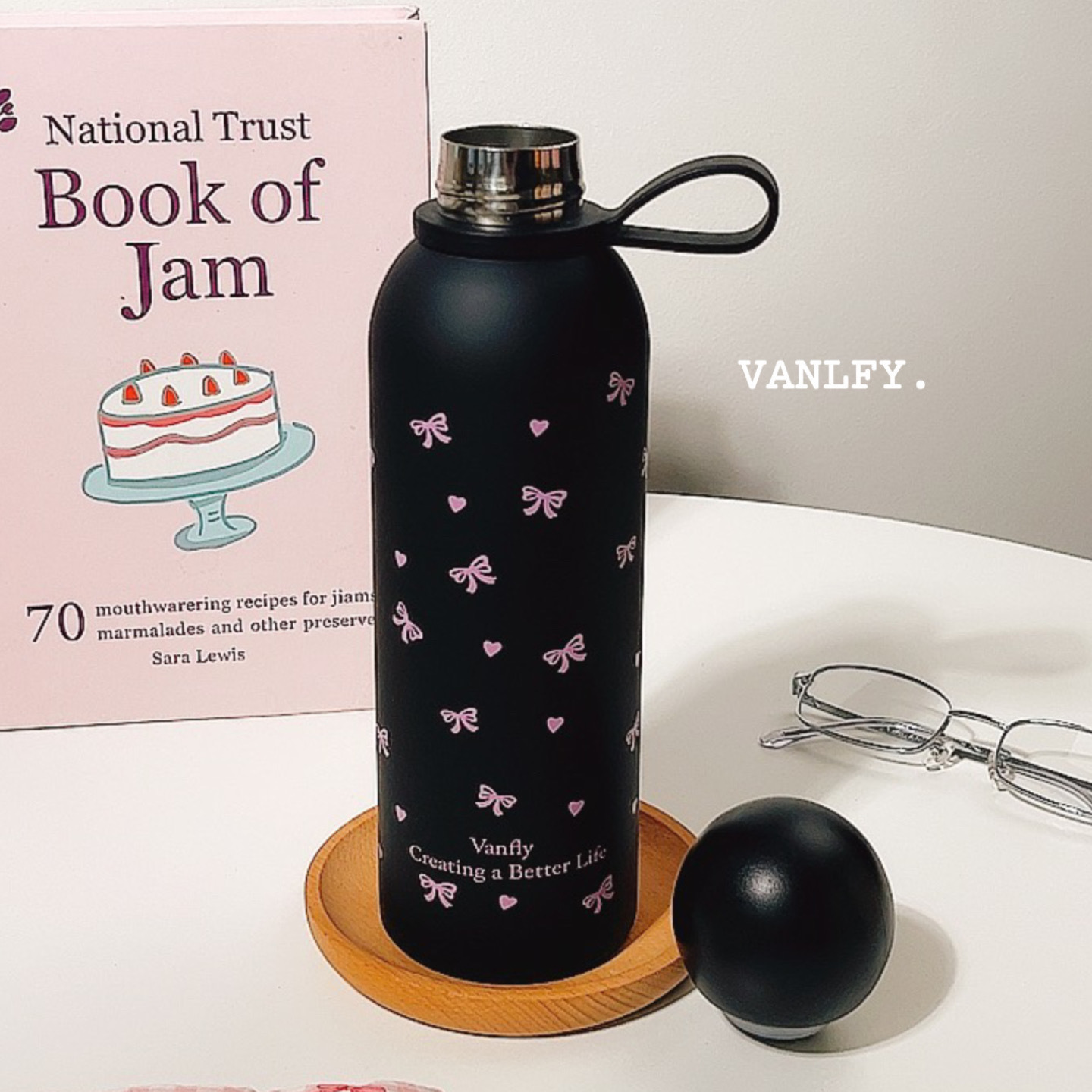 The new stainless steel 304 insulated cup from ins is cute and cartoonish for girls. It is portable and has a high level of appearance. It is a portable water cup with a handle Application Scenario