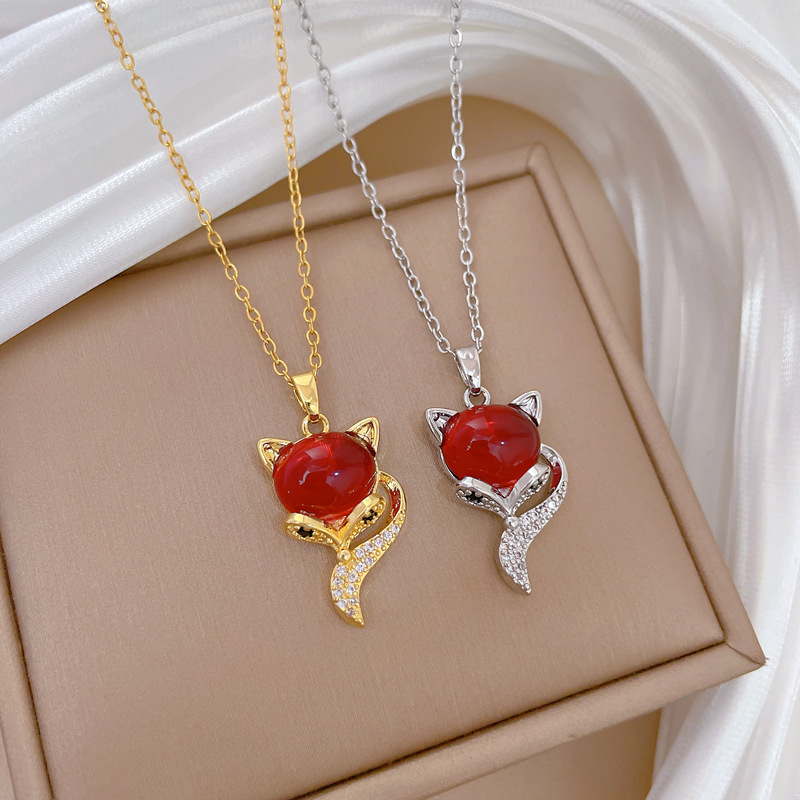 【 Titanium Steel 】 Personalized red fox, light luxury, luxurious, full diamond necklace, versatile for women, collarbone chain, titanium steel chain full figure