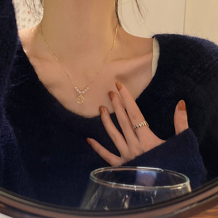 New Year's "Fu" character pearl titanium steel necklace, a niche design for women with a simple Chinese style collarbone chain, a new Chinese-style retro accessory Application Scenario