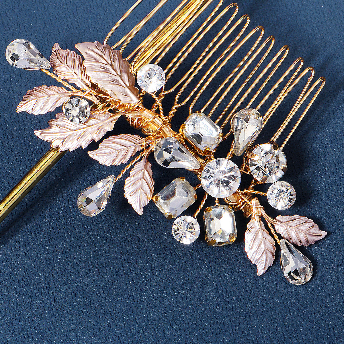 Korean-style Xiuhe ancient-style bride's hair accessory, beautiful thin picture leaf hand-inserted comb, fashionable and versatile updo water diamond comb Application Scenario