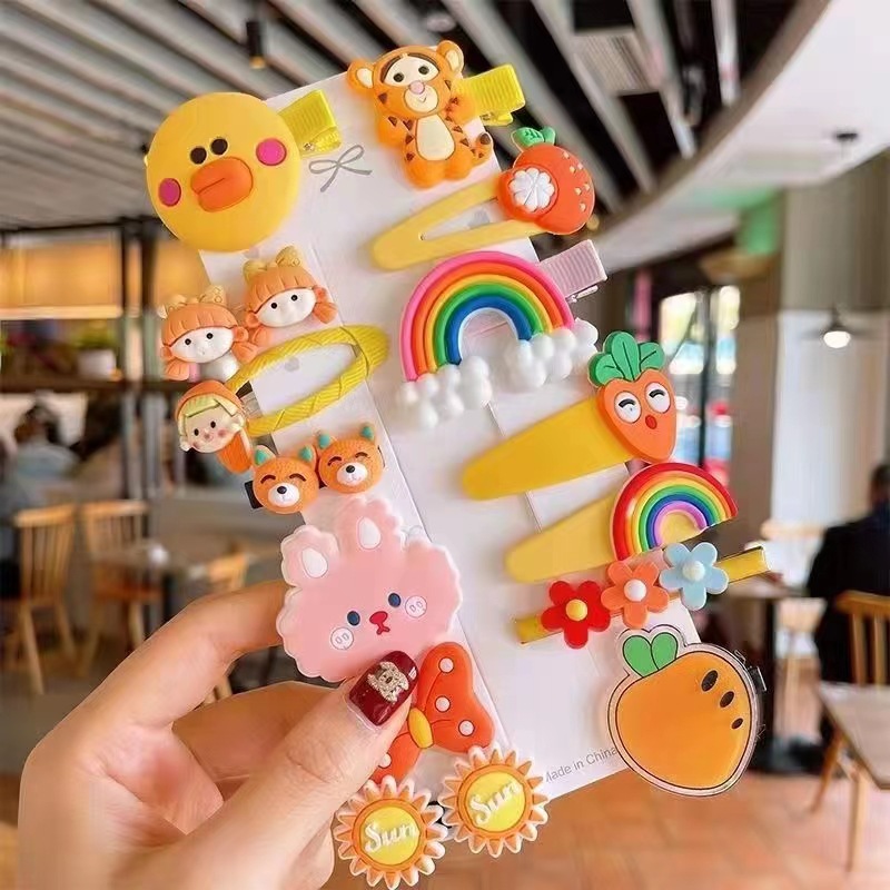 Children's internet-famous braided hair clips and hair accessories 2022 new style hair clips, cute cartoon baby hair clips and headwear Application Scenario