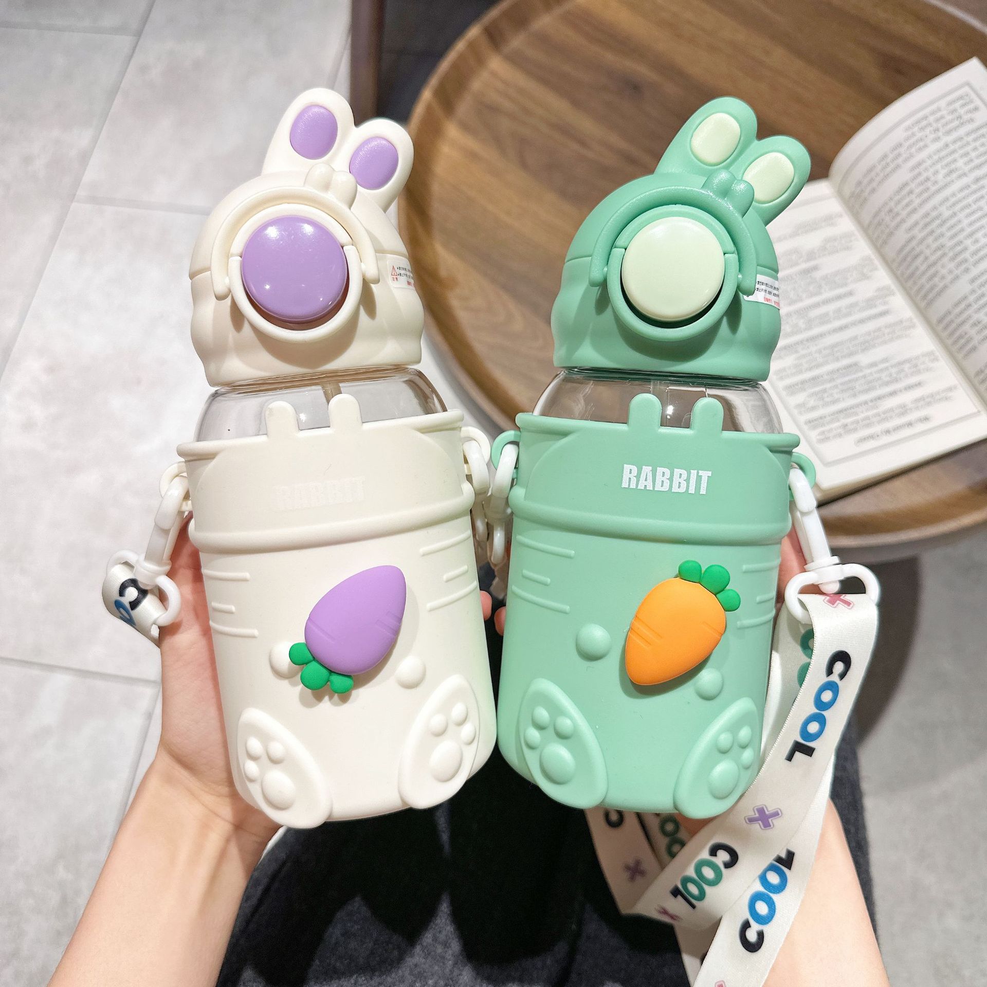 The Tutu children's straw cup is cute and has a high level of appearance. It is a plastic cup for girls with a slanted span to prevent scalding. It is also a cup for kindergarten students to prevent dropping Specification drawing