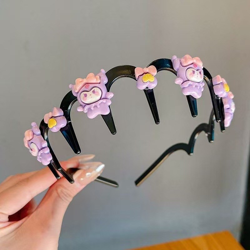 Children's cartoon toothed hair band, a perfect tool for girls to style their broken hair. It's cute and won't hurt the hair clip. The headwear is anti-slip and can press down the hair Item Picture