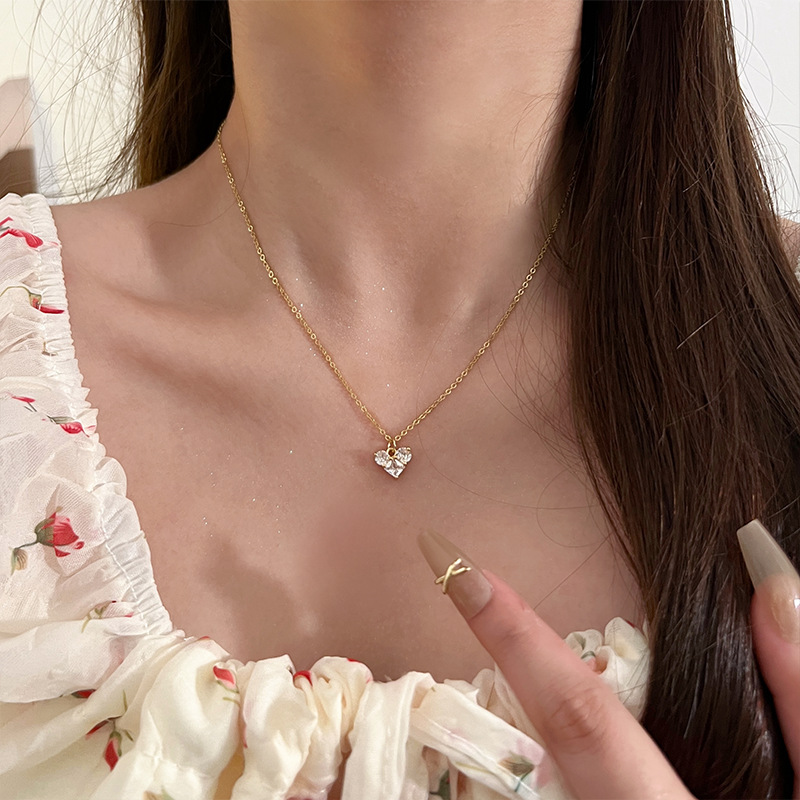2024 New Design sense Zircon heart necklace for women, light luxury, niche and high-end style collarbone necklace full figure