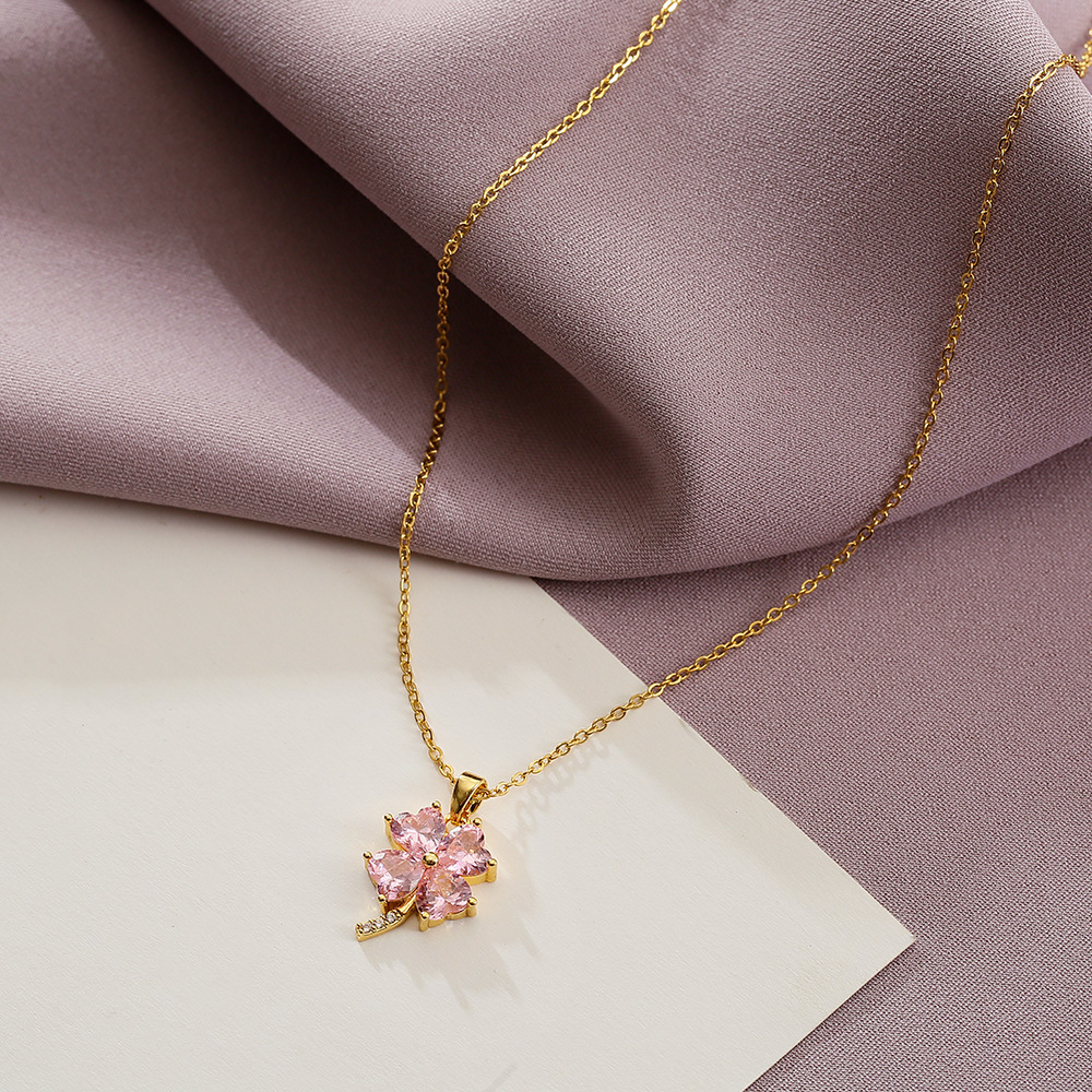 Ins-style personalized same micro-inlaid crystal zircon four-leaf clover titanium steel necklace, simple and niche female Internet celebrity collarbone chain Application Scenario