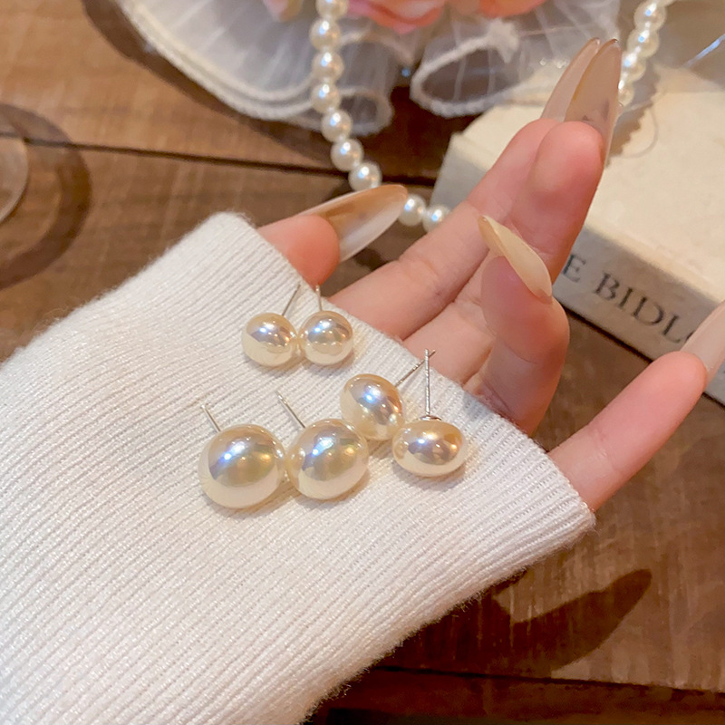Steamed bun champagne-colored pearl stud earrings for women, light luxury, versatile, elegant and high-end, the same style of earrings as those of Internet celebrities Specification drawing