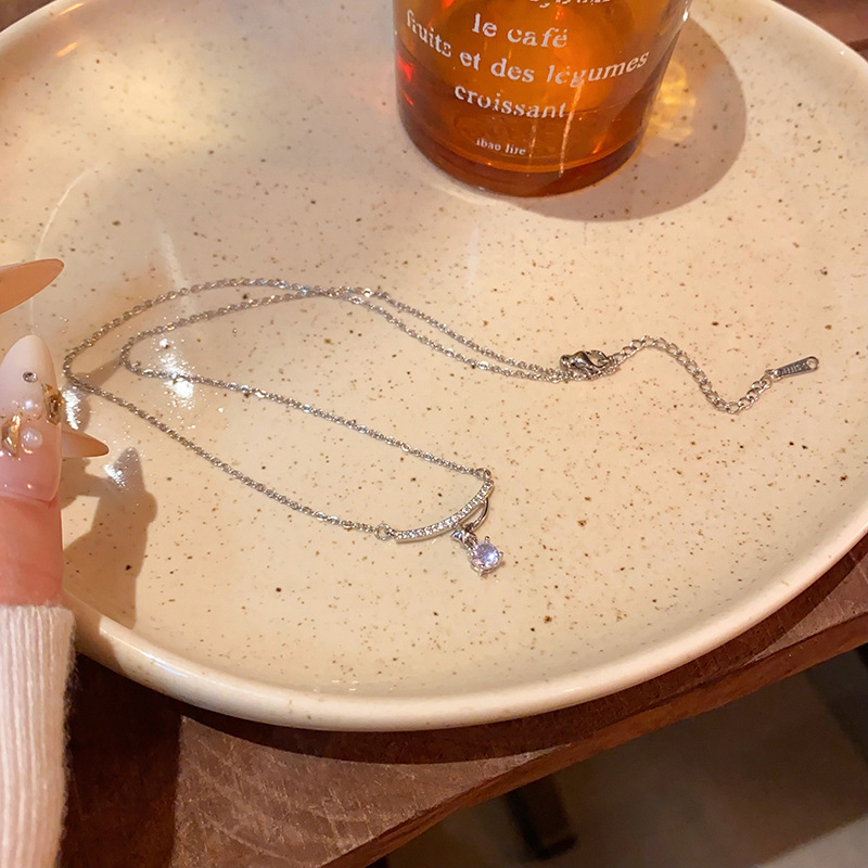 Cold and elegant star-shaped pendant titanium steel necklace for women, exquisite zircon collarbone chain, a light luxury bestseller neckchain accessory Specification drawing