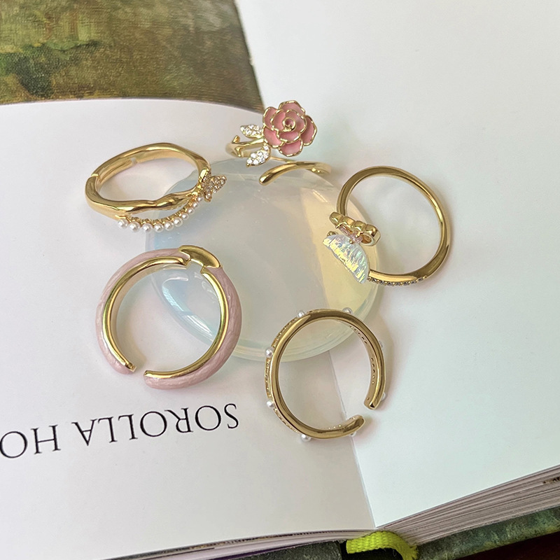 European and American light luxury camellia open ring for women, a niche design with a sense of sophistication, exaggerated and exquisite, enamel finger ring full figure
