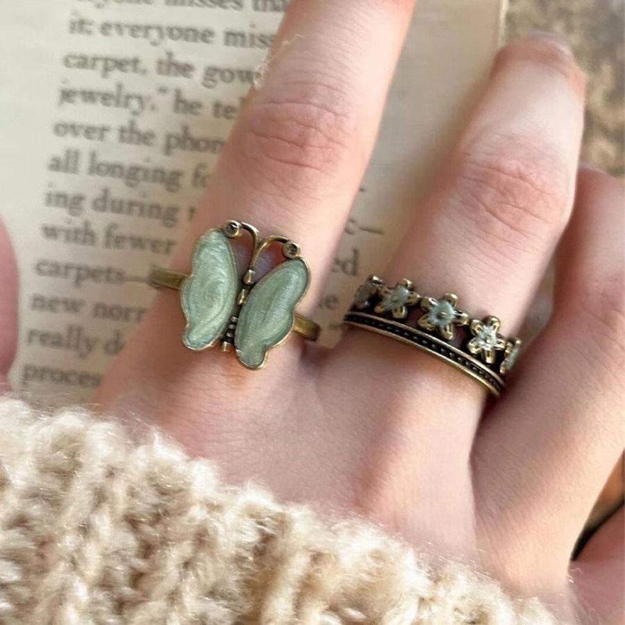 Secret Garden vintage butterfly ring, a retro, aged, niche and high-end flower opening ring for women full figure