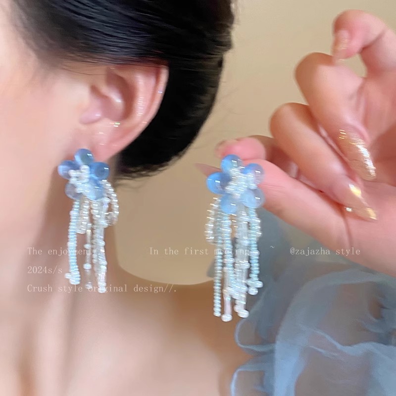Silver needle small flower tassel beaded earrings, fairy-like vacation forest-themed niche earrings, suitable for round and round faces Specification drawing
