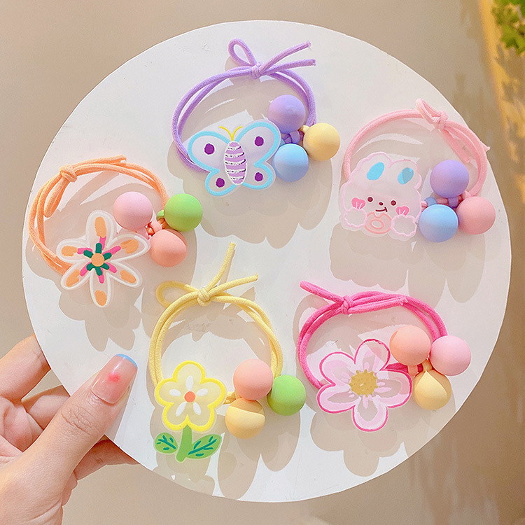 Korean cute cartoon hair ties, sweet and girlish graffiti flower hair ties, little girl tied up in a ponytail bun hair circle full figure
