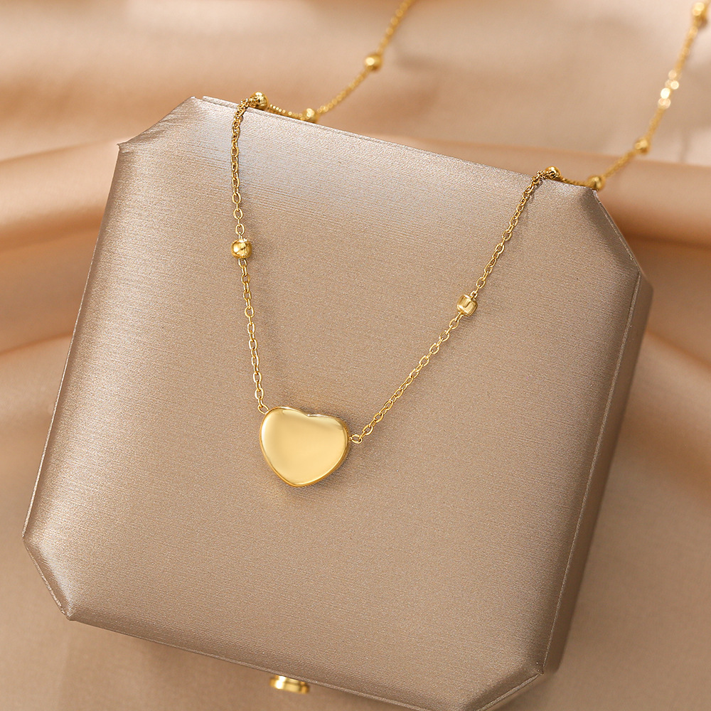 Golden niche heart-shaped necklace for women, non-fading, popular titanium steel small gold bead collarbone chain, simple smooth heart-shaped pendant full figure