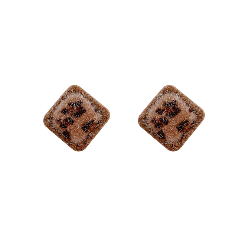 European and American exaggerated leopard print geometric earrings for women, light luxury and fashionable, versatile, high-end ear studs, elegant and retro earrings Item Picture