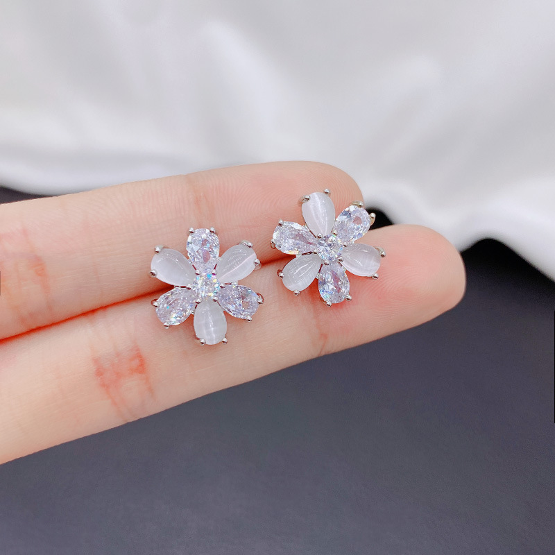 Light luxury, niche and high-end cat's eye stone flower ear studs, fashionable and versatile for women, simple and exquisite zircon earrings full figure