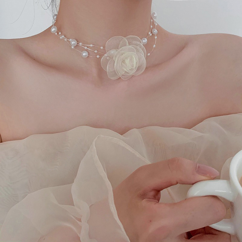 choker pearl necklace, a neck accessory with a light luxury and niche design, is a women's collarbone chain-style necklace that exudes elegance full figure