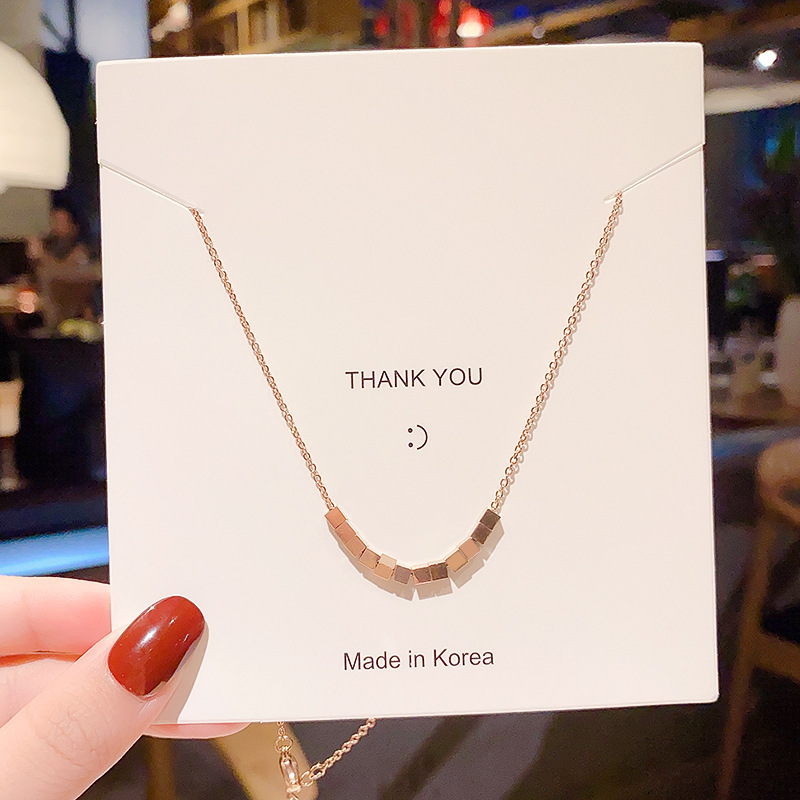 Korean InS-style perfect small square titanium steel necklace, a light luxury design for women, a popular online celebrity collarbone chain that doesn't fade full figure
