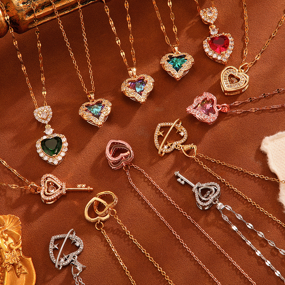 Japanese and Korean heart-shaped dynamic necklace for women, titanium steel, non-fading copper, slightly inlaid rhinestone, zircon design, light luxury pendant collarbone chain full figure