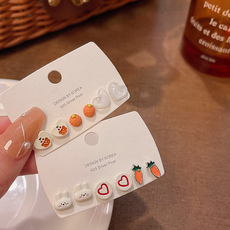 Super ethereal and exquisite mini rabbit set, stud earrings, women's forest style, versatile, niche and high-end earrings, carrot earrings Application Scenario