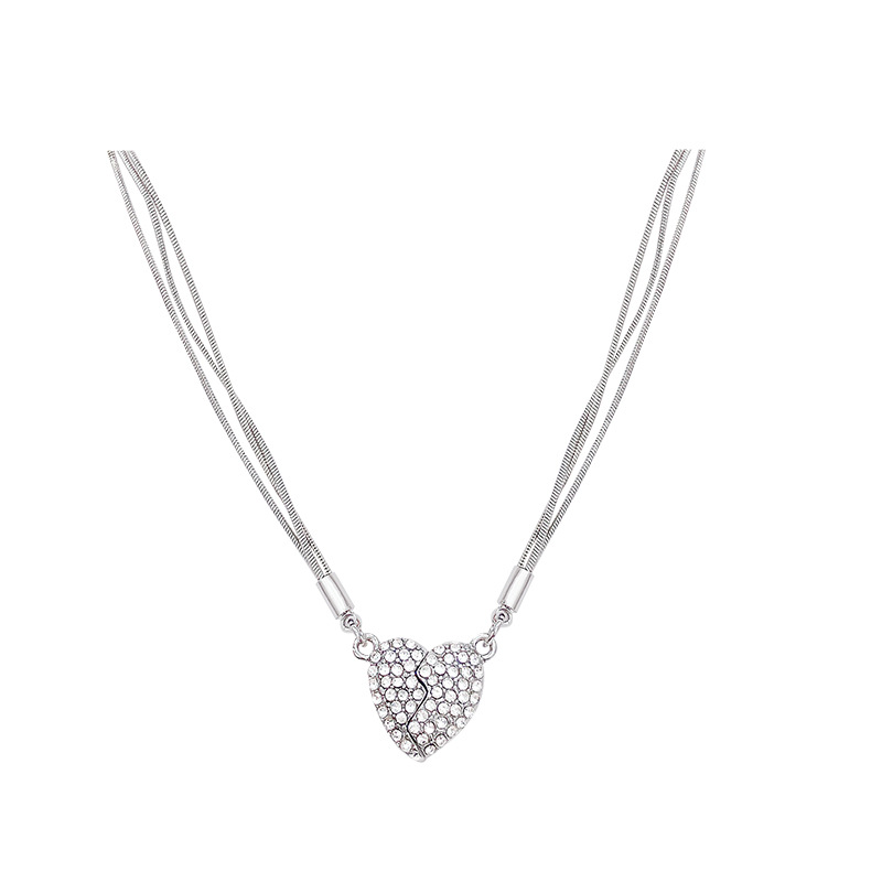 Light luxury, niche, high-end, heart-shaped magnetic multi-layer necklace, versatile for women, elegant and high-end sweater hoodie chain wholesale Item Picture