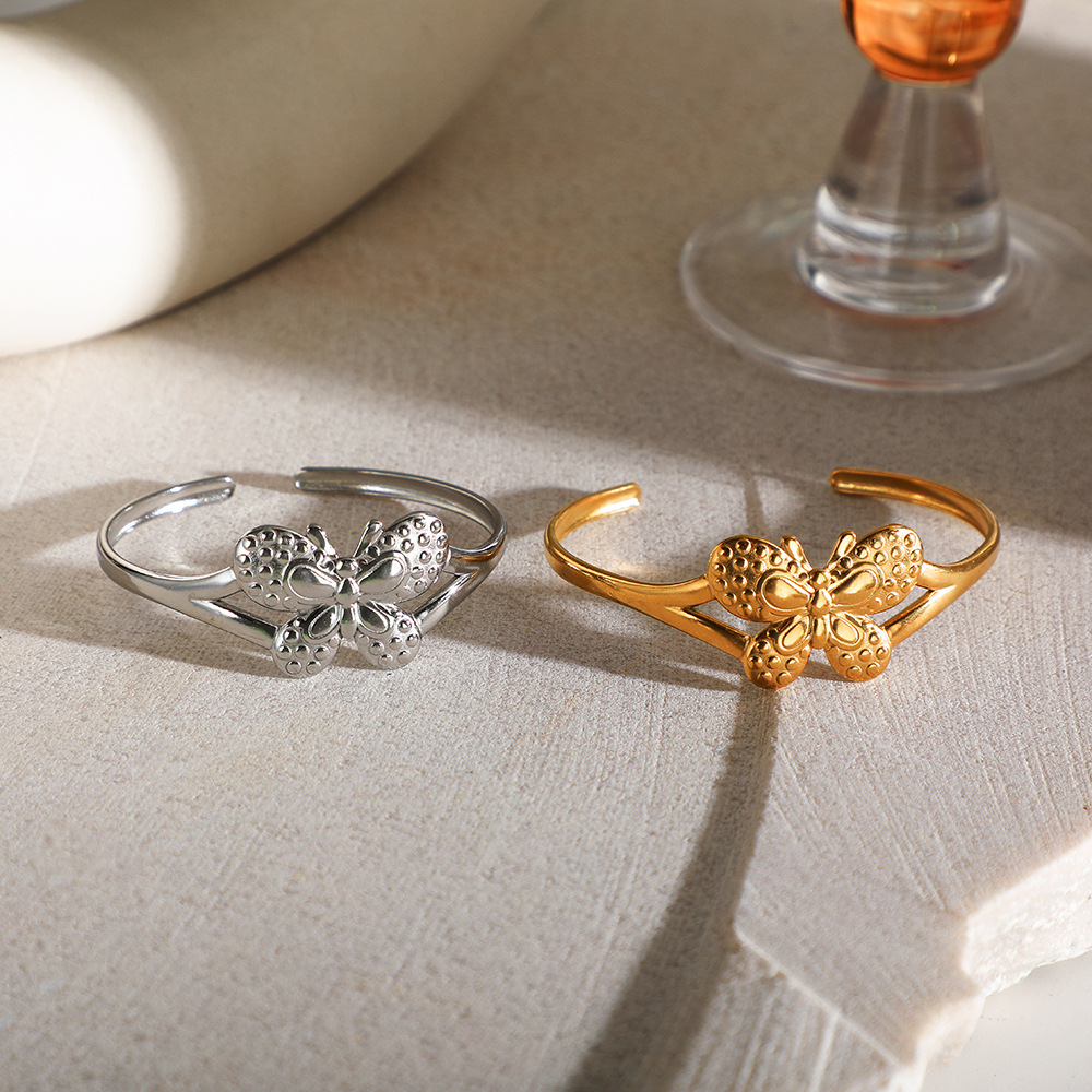 Cross-border wholesale of open butterfly bracelets for women, with a light luxury and high-end feel, electroplated smooth surface, and an exaggerated and personalized European and American style Application Scenario