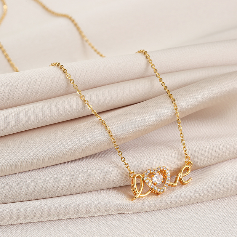 A fashionable new love pendant with a light luxury feel, a 520 titanium steel necklace with a female personality and trendy style, and a collarbone chain Specification drawing