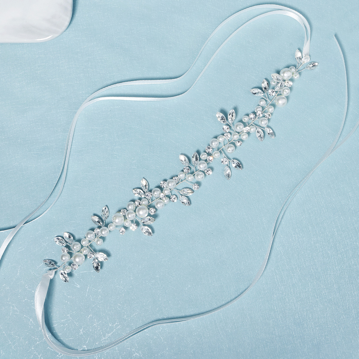 The new accessories are simple and elegant. They are leaf hair accessories, handcrafted rhinestone and pearl hair bun headwear, and hair bands for brides, wedding gowns and evening gowns Specification drawing