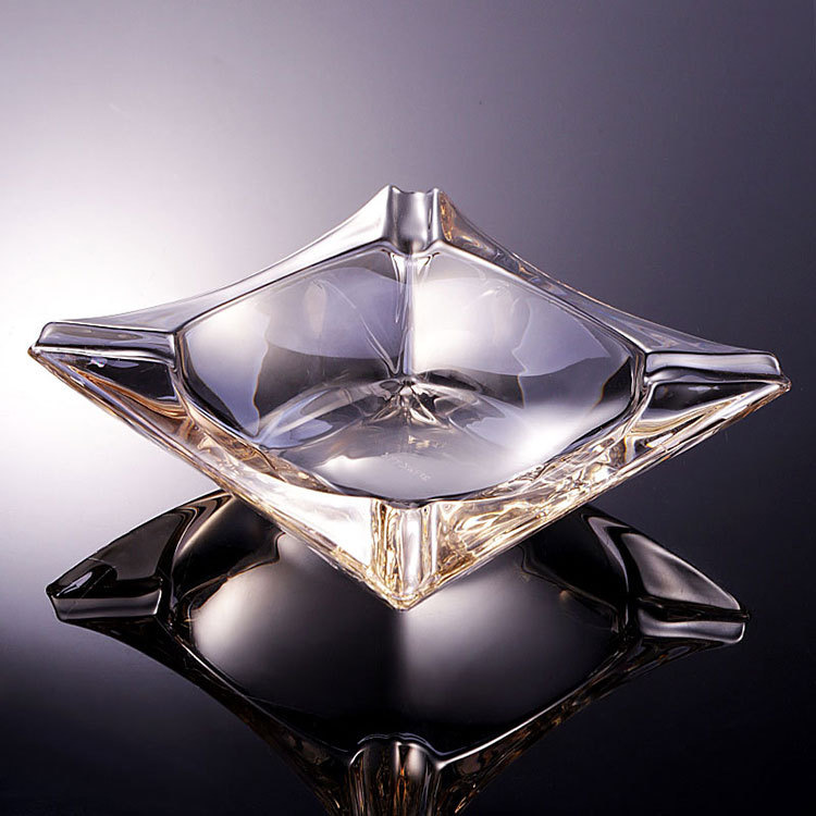 Lizun Square Crystal ashtray Hotel Home hall decoration Creative amber ashtray Cigar ashtray Application Scenario