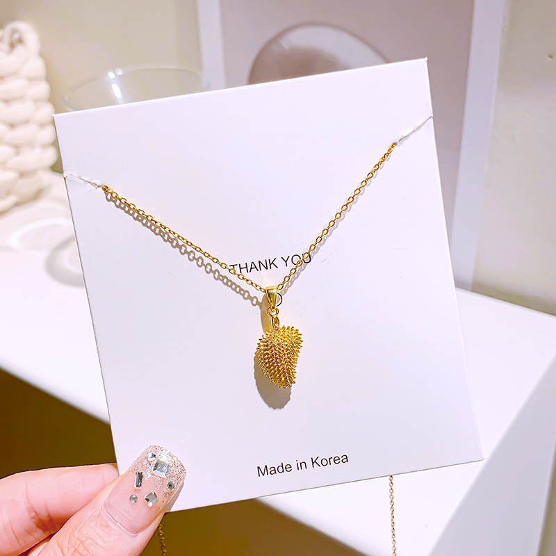 A Douyin hit durian necklace with a unique female design that will last a lifetime. Titanium steel coldbone chain, a popular gift for the Qixi Festival Application Scenario