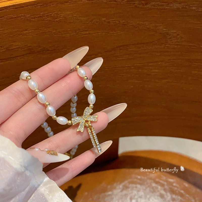 Korean-style sparkling diamond bow pearl necklace, sweet, unique and versatile for women, beaded collarbone chain, design sense and personality accessory full figure